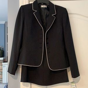 Stressa NWT 2 piece suit .